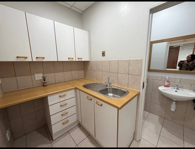 97M² OFFICE FOR SALE IN WOODMEAD